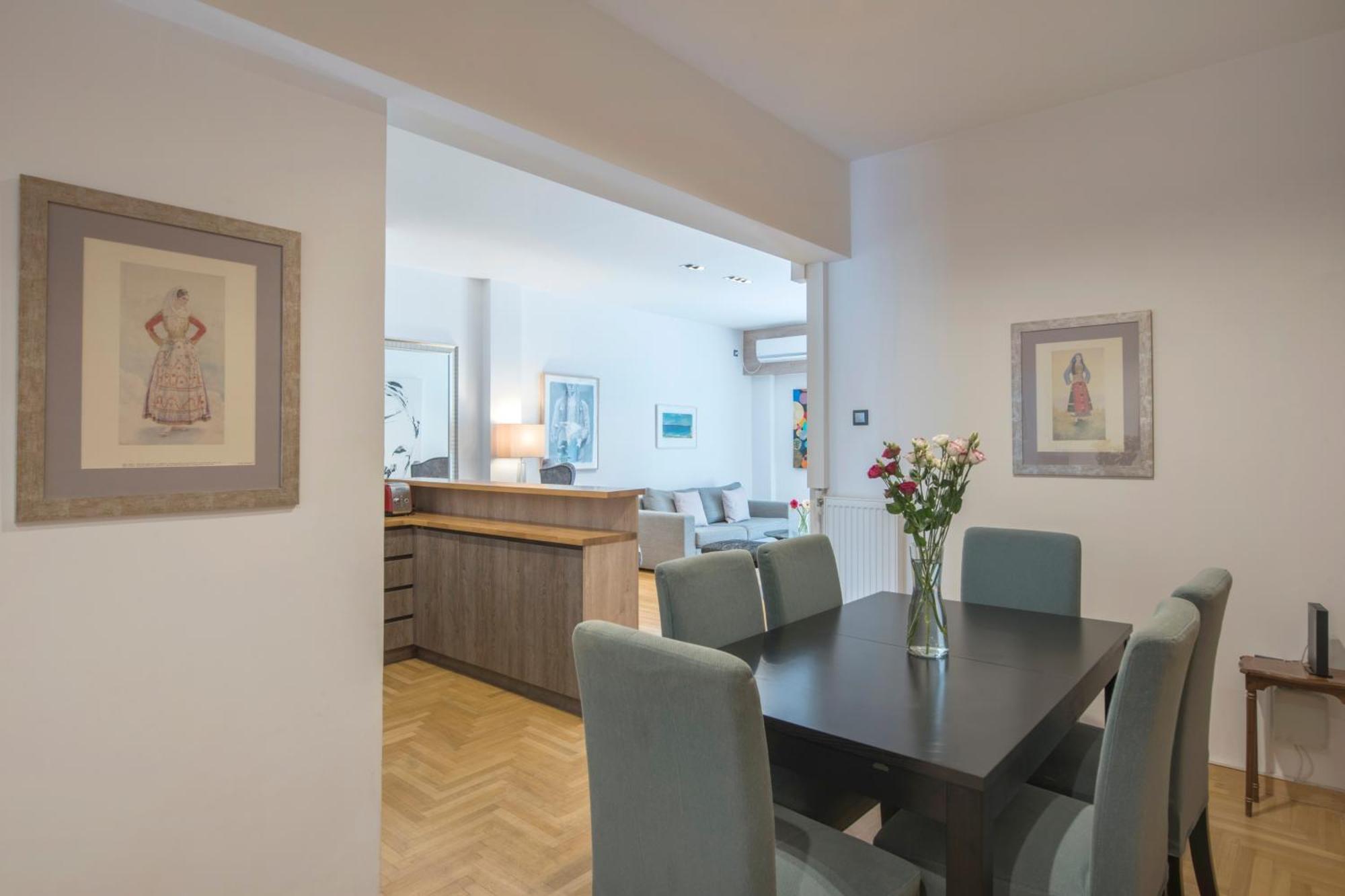Delightful Stylish Two Bedroom Condo In Hip Area Of Central เอเธนส์ ภายนอก รูปภาพ