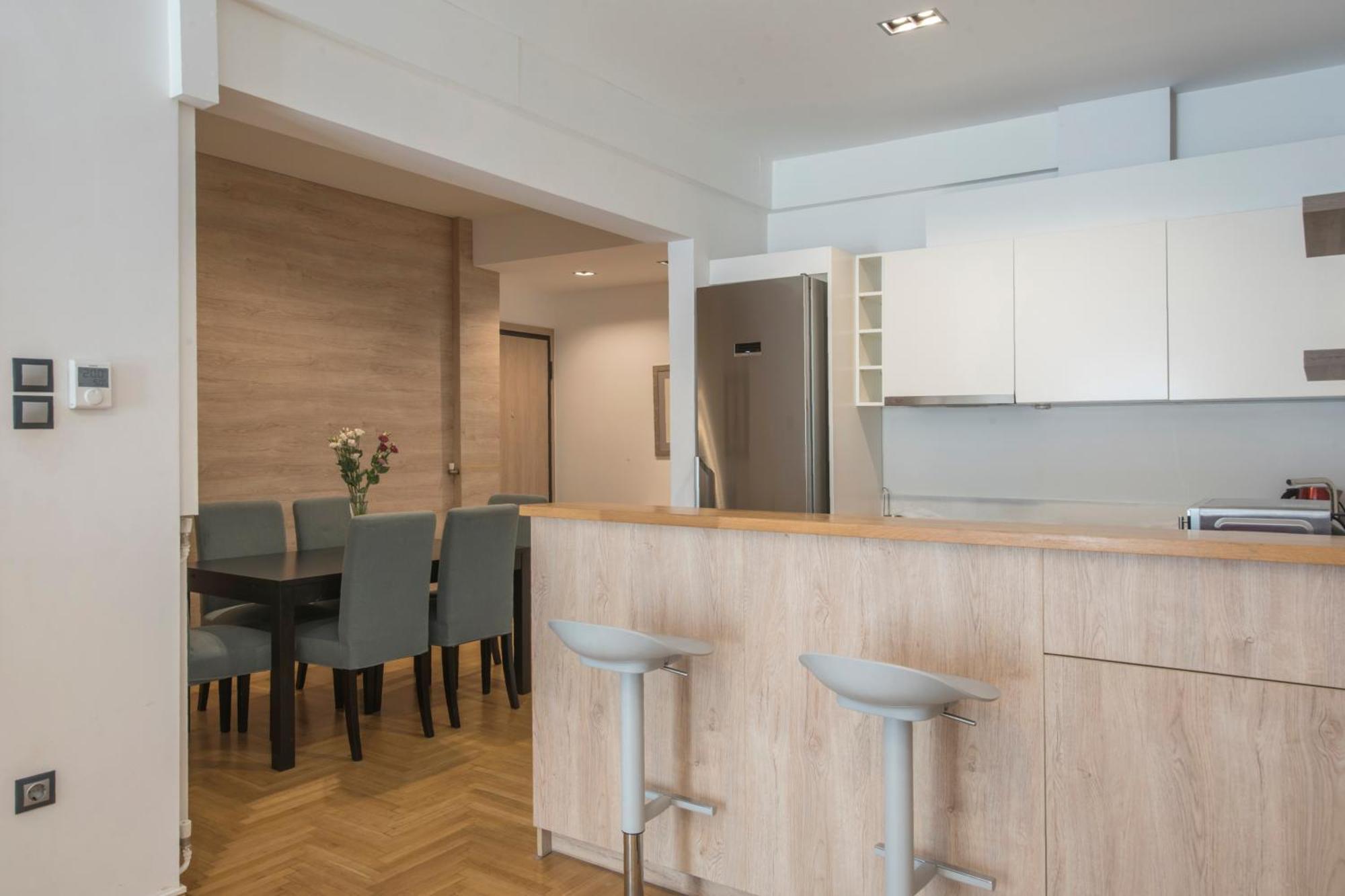 Delightful Stylish Two Bedroom Condo In Hip Area Of Central เอเธนส์ ภายนอก รูปภาพ